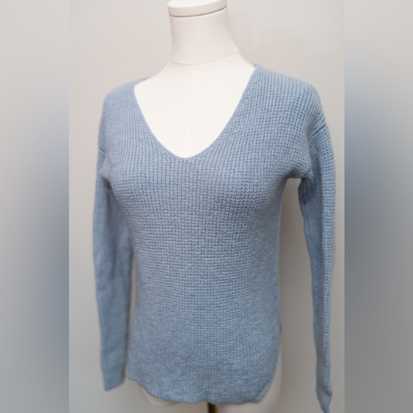 100% Merino Wool Aritzia Wilfred Free V-Neck Sweater Light Blue - Picture 6 of 7